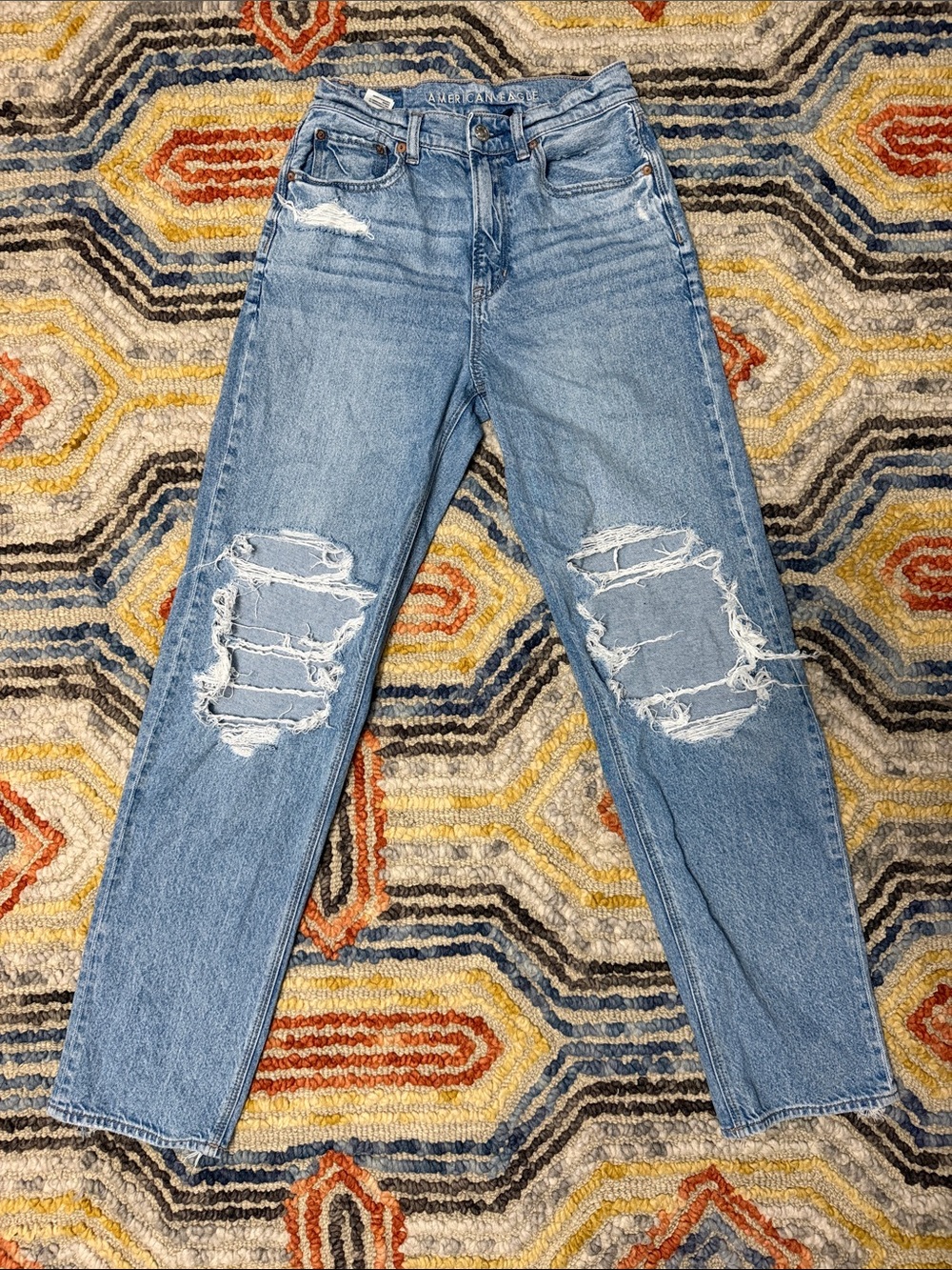 AE Strigid Ripped High-Waisted
Stovepipe Jean